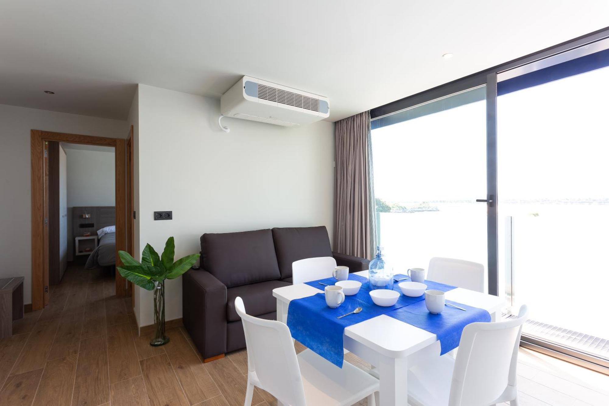Apartamentos Playa De Los Barcos Isla Exterior photo